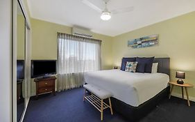 Hamilton Townhouse Motel 4*