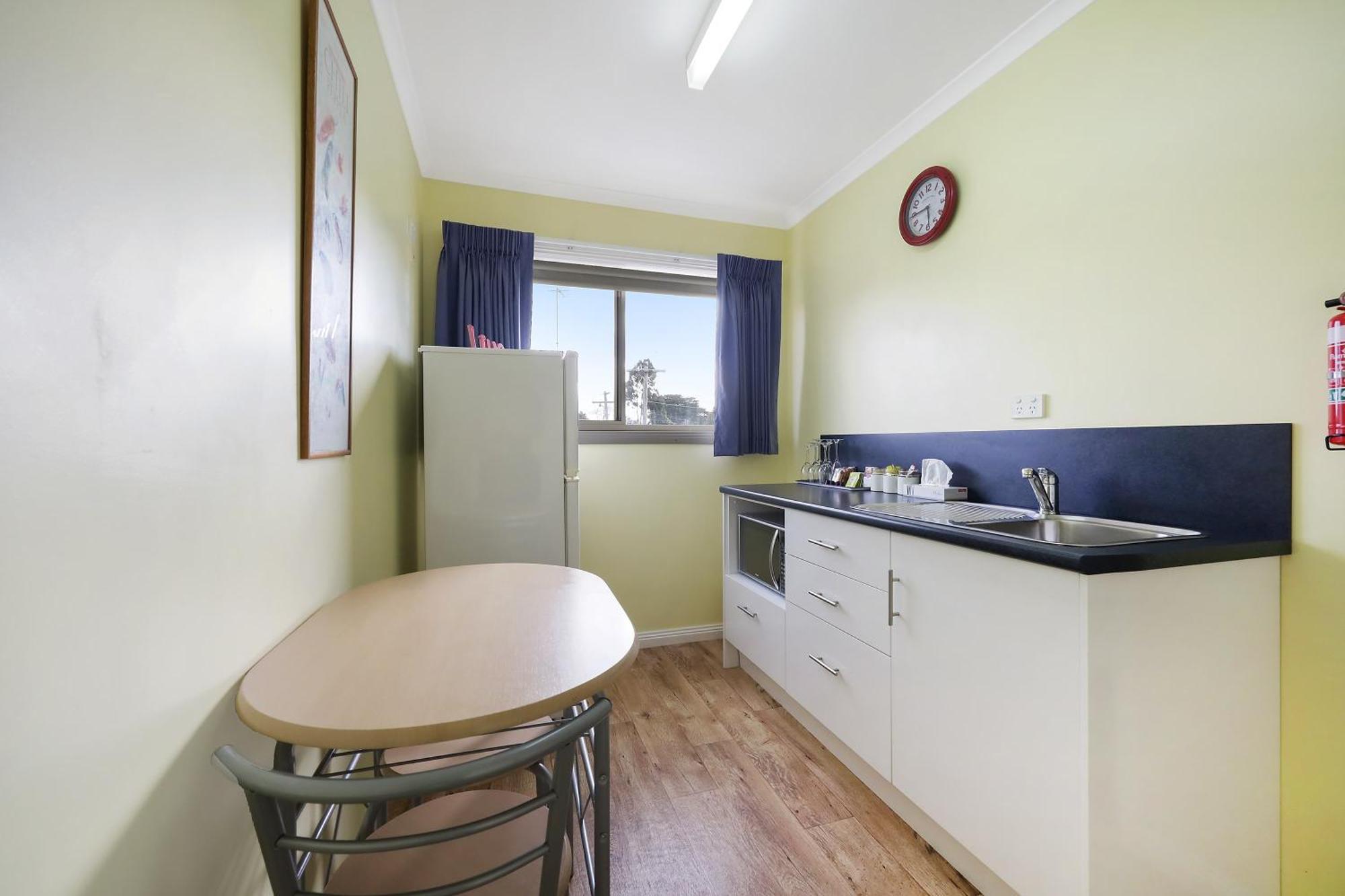Hamilton Townhouse Motel Room photo