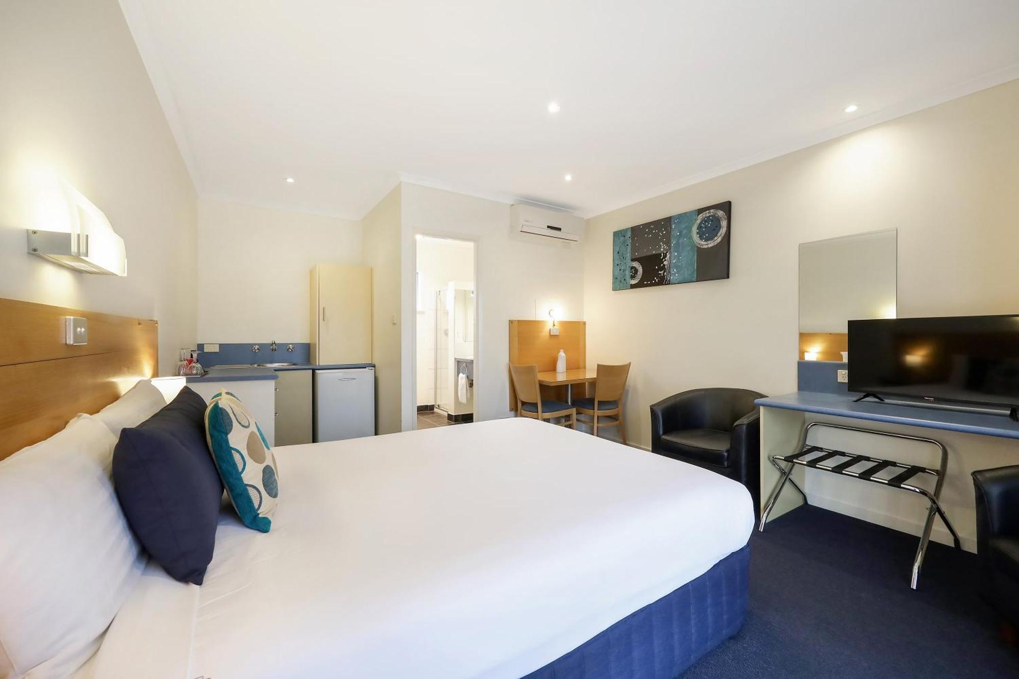Hamilton Townhouse Motel Room photo